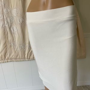 BCBGMAXAZRIA pencil skirt -off white